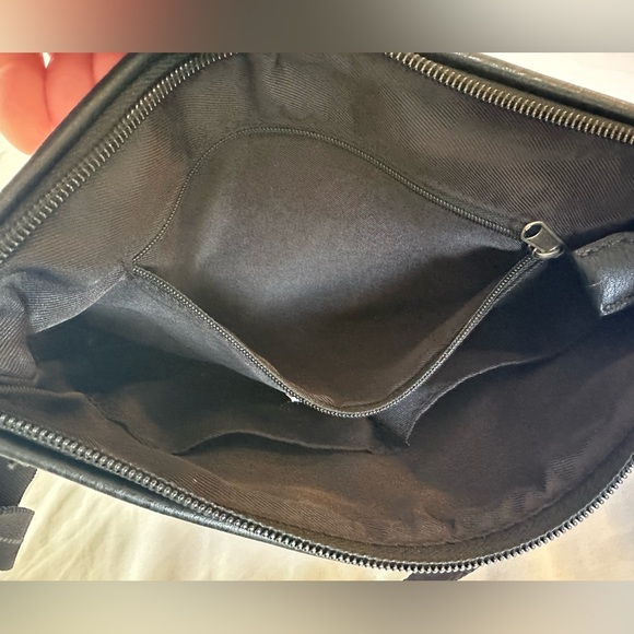 NWT Sakroots Artist Circle Flat Crossbody Black & White Doves Soulful Spirit - Picture 8 of 13